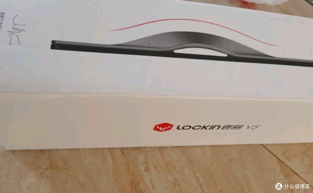 新房更换智能鹿客V5 Max右开智能门锁3D人脸识别智能锁。