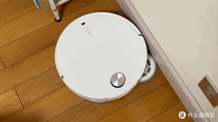 基站哈基米性能赛坦克！石头P20 Ultra一句话就能让地面闪闪亮！