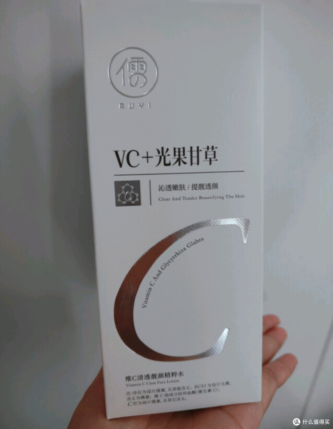 国货品牌选儒意VC爽肤水，多效合一护肤，补水保湿效果很好。