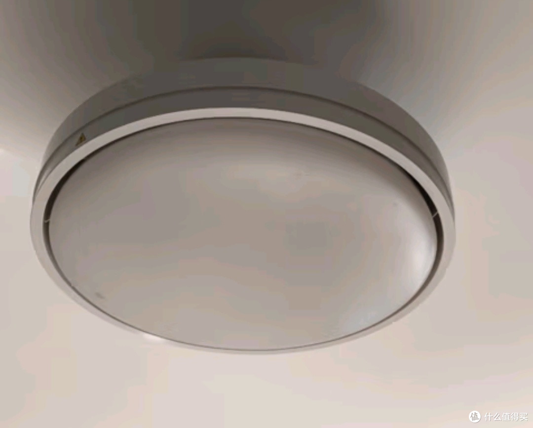 有了智能风扇灯夏天卧室不怕热了