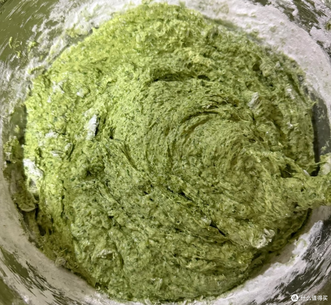清明假期摘艾草做青团