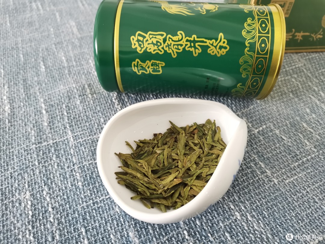 西湖龙井茶价格多少钱一斤？贡牌、狮峰、龙冠、西湖牌推荐哪个好