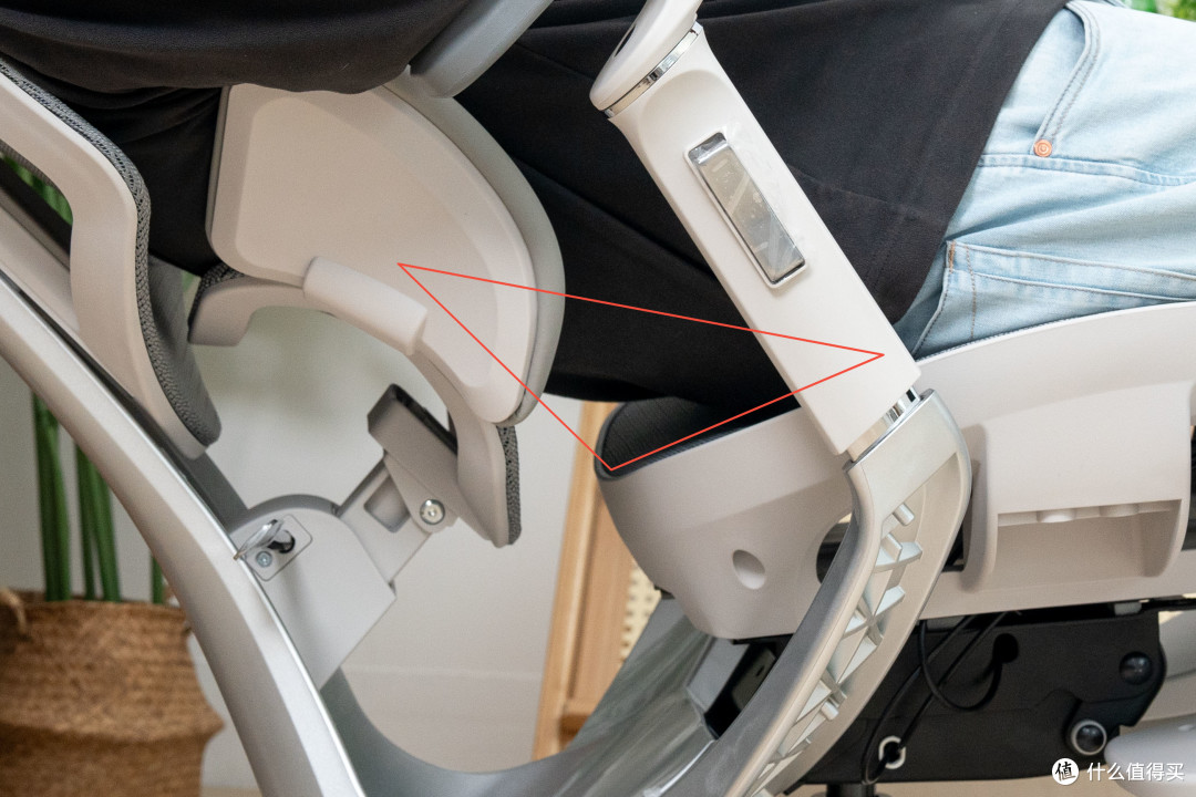 选购人体工学椅如何不踩雷?西昊C300i vs 黑白调E3 Pro实测