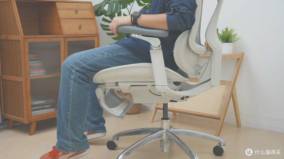 选购人体工学椅如何不踩雷?西昊C300i vs 黑白调E3 Pro实测