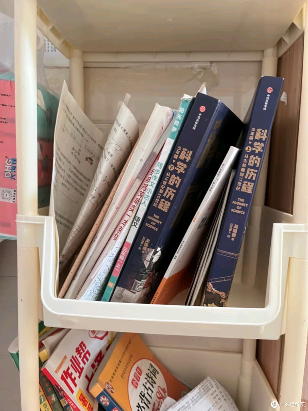 费林斯曼可移动书架置物架:四层带盖设计,家居收纳的新选择