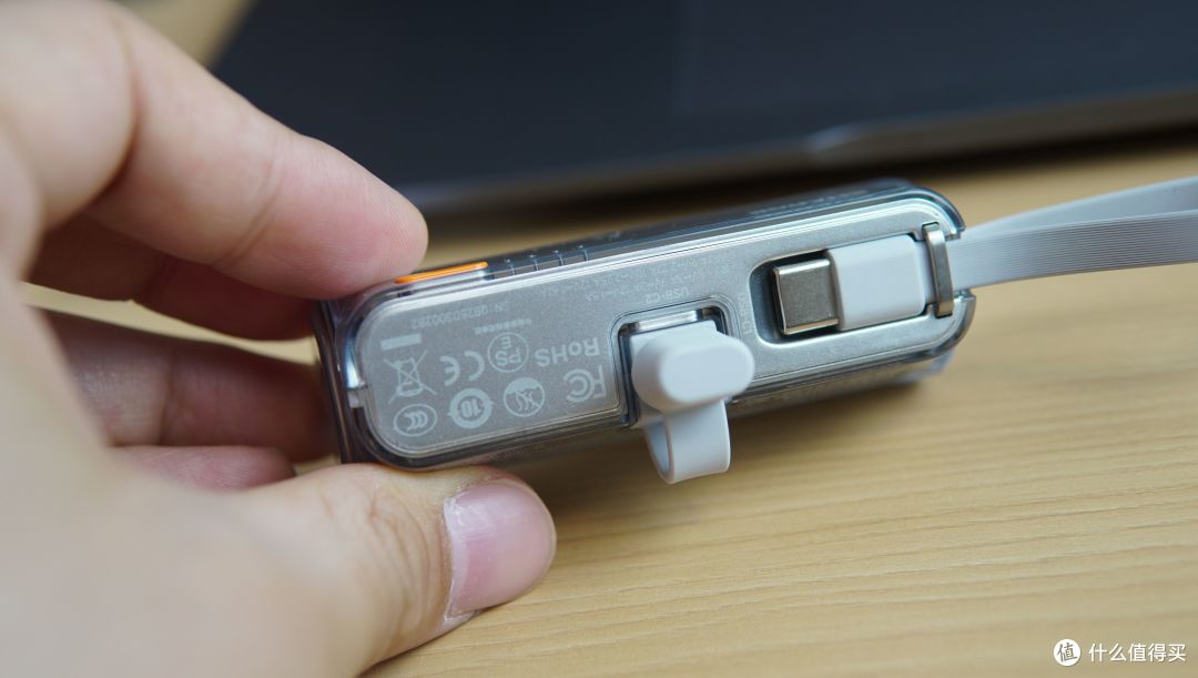 闪极随行Mini2充电宝：小巧身躯，大能量救星