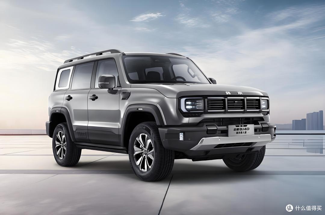 15万硬派王炸!BJ40增程版续航1200km,坦克300差在哪?