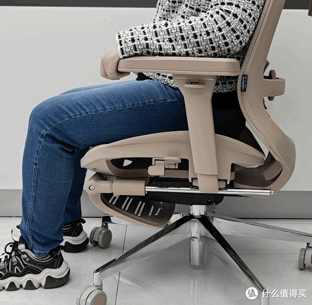 久坐不累腰,小个子女生的坐感革命-恋树玲珑人体工学椅体验