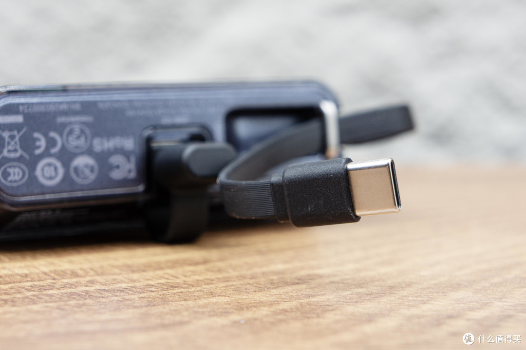 随行充电再升级！实测闪极随行Mini2移动电源