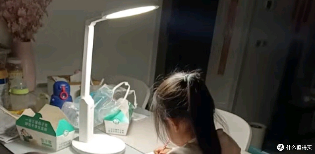 好视力TG032学生台灯:减蓝光护眼,照亮学习之路