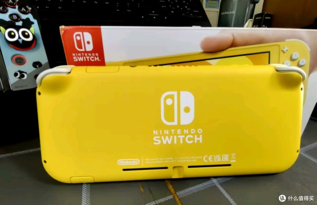 推荐大家邂逅Nintendo Switch Lite黄色日版：掌心的游戏宇宙