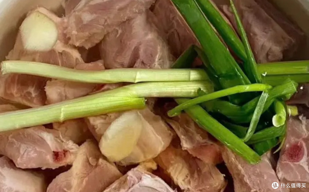 清明美食菠萝红烧排骨,酸甜春日滋味。