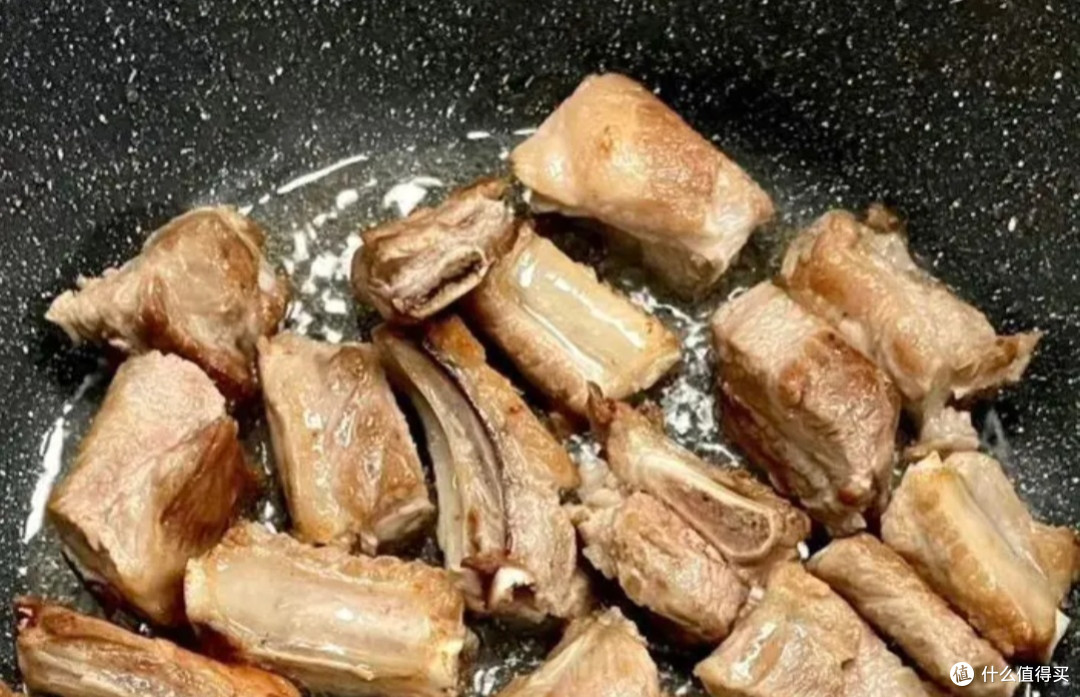 清明美食菠萝红烧排骨,酸甜春日滋味。