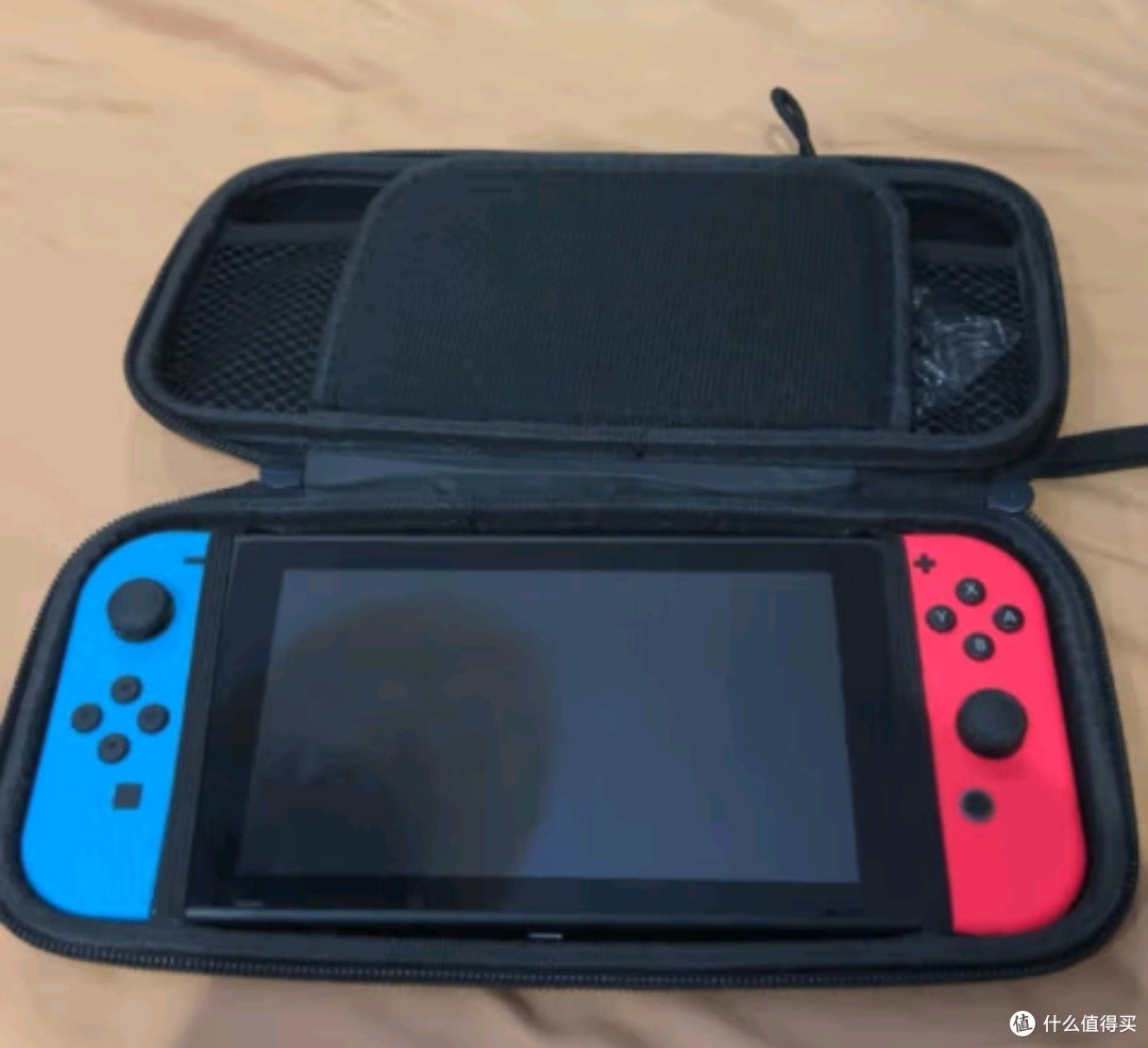 Nintendo Switch国行续航增强版红蓝主机。