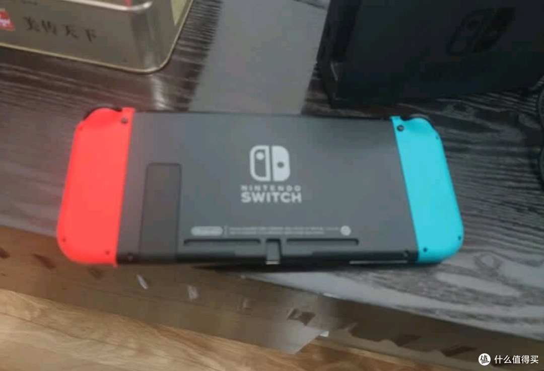 Nintendo Switch国行续航增强版红蓝主机。