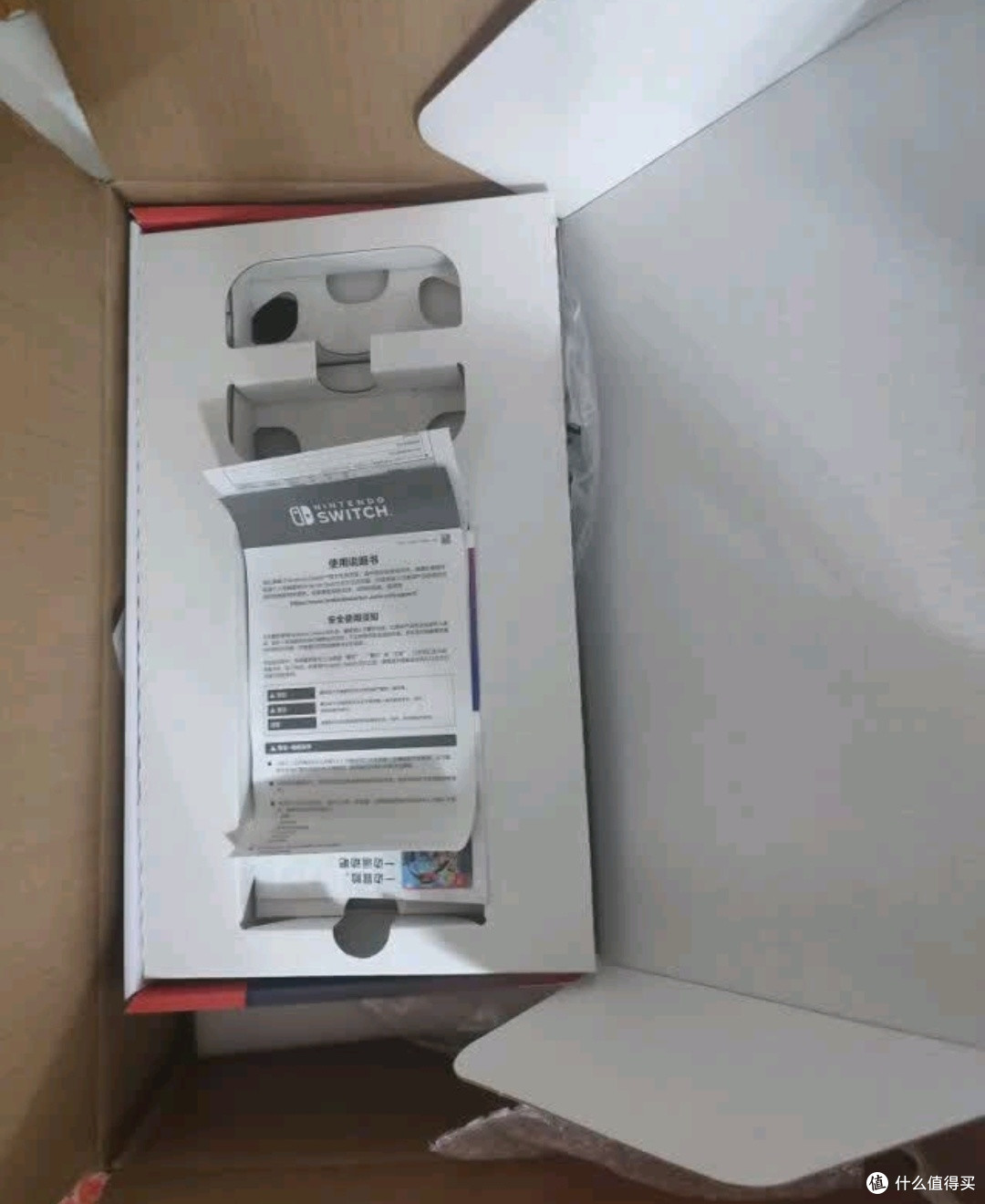 Nintendo Switch国行续航增强版红蓝主机。