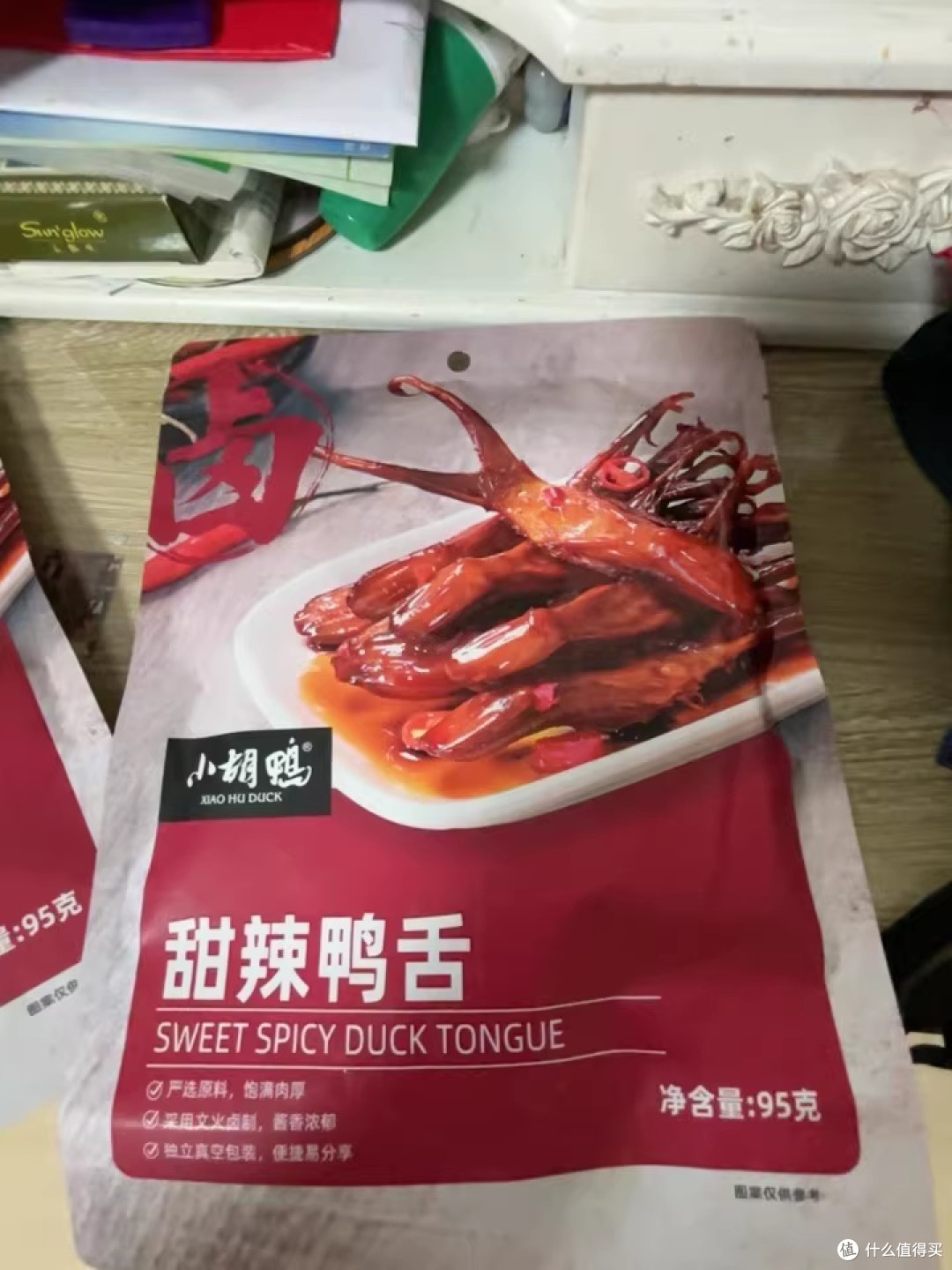 小胡鸭甜辣鸭舌：一口上瘾的味蕾狂欢  