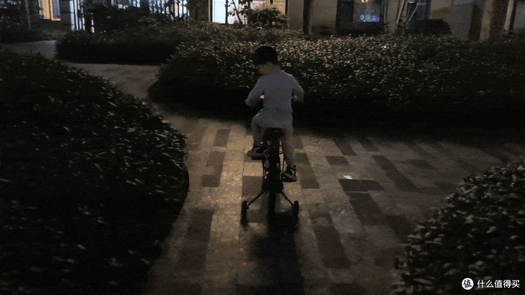 户外家用两不误,遛娃、专业户外都能胜任的歌路途3模式信号灯!