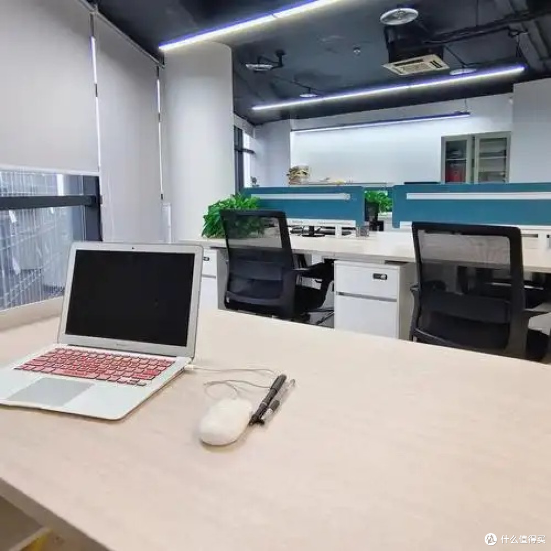 办公桌的变迁:从简单到丰富