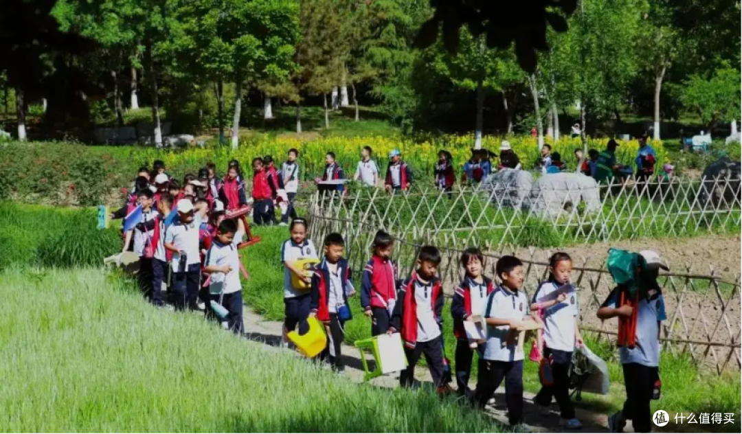 小学生家长得看看:错误护眼对孩子不好,孩子9岁就近视400度了