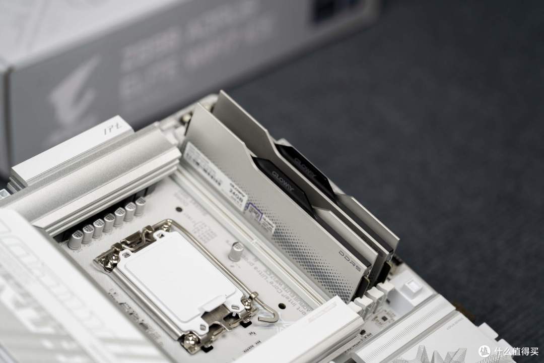 少有纯白Z890主板,技嘉Z890AORUS ELITE WIFI7 ICE冰雕主板评测