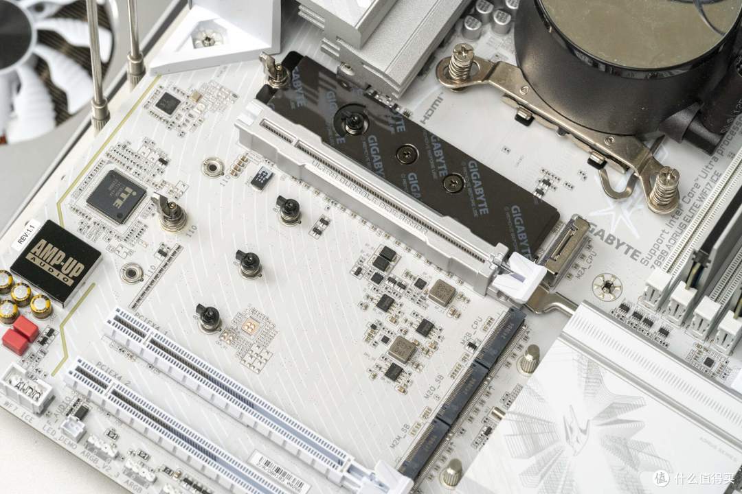 少有纯白Z890主板,技嘉Z890AORUS ELITE WIFI7 ICE冰雕主板评测