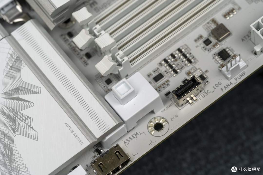 少有纯白Z890主板,技嘉Z890AORUS ELITE WIFI7 ICE冰雕主板评测