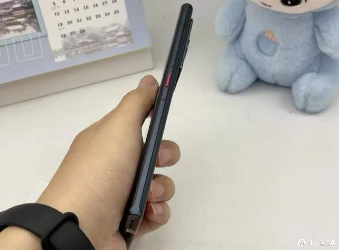 当年4998元的安卓旗舰,如今降成“千元机”,搭载骁龙8芯片