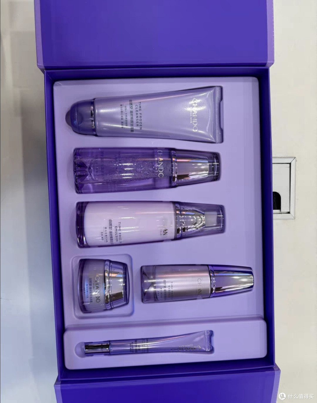 抗皱新选择:自然堂红球藻精粹产品