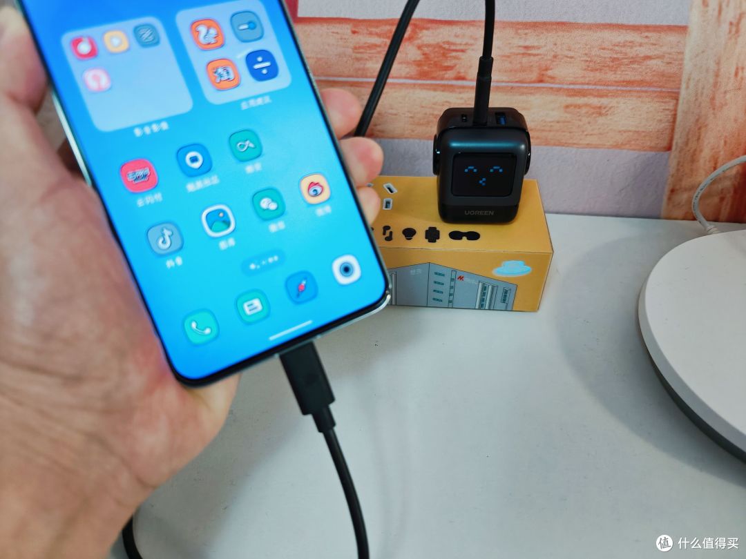 会卖萌的桌面充电官，绿联Q湃快充评测