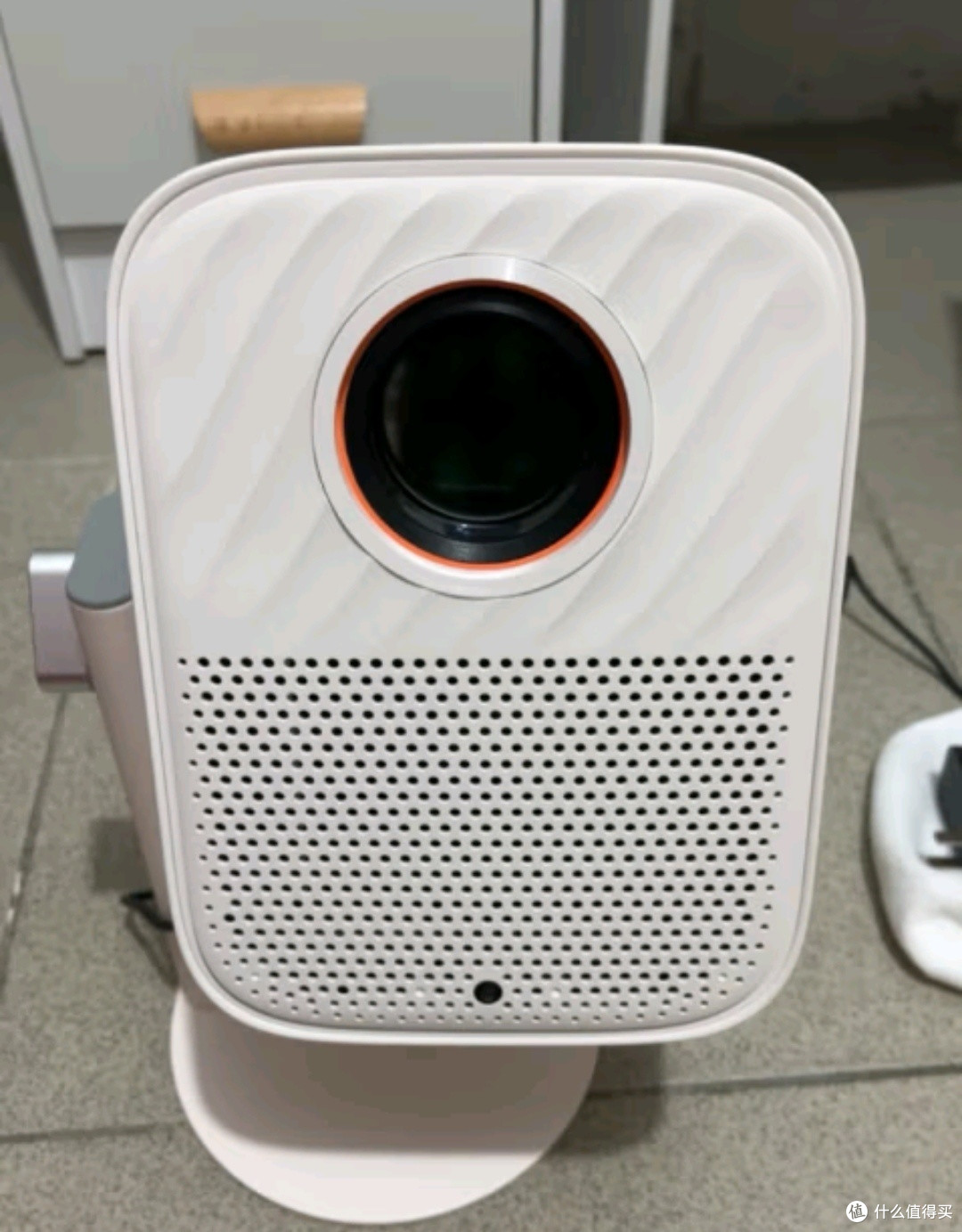 消费Ai好物之联想小新100GT高亮版投影仪家用投影机卧室游戏