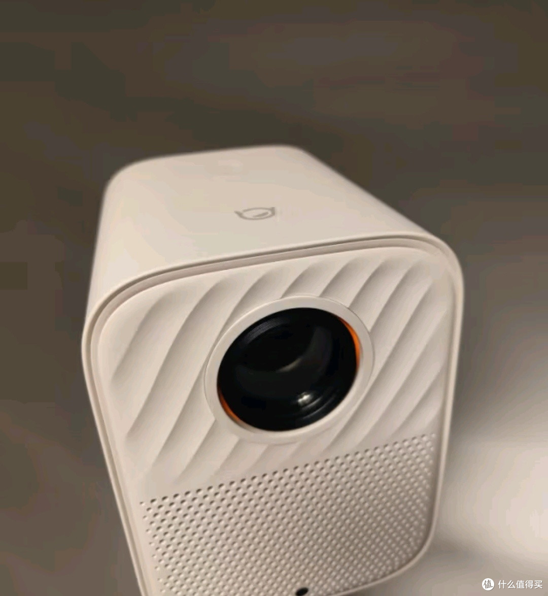 消费Ai好物之联想小新100GT高亮版投影仪家用投影机卧室游戏
