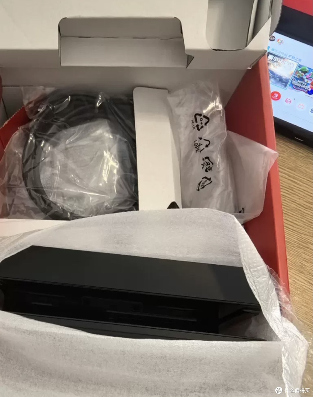 谁说游戏主机不能便携又好玩？任天堂Switch OLED告诉你答案！