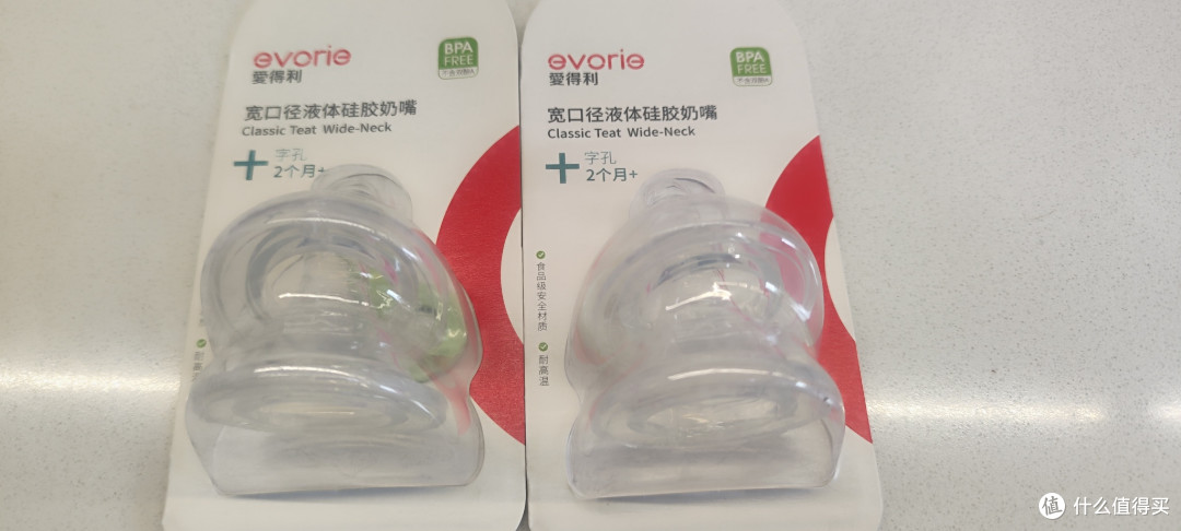 我家娃小时候特别爱咬奶嘴,不知道这是不是小孩子的共同爱好