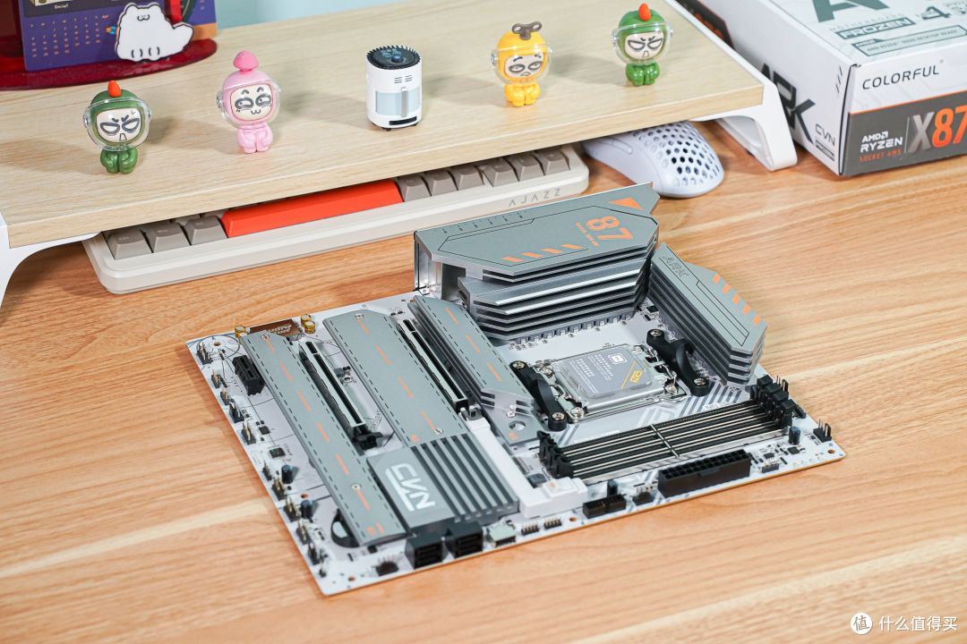首发评测,四年保固白色漂亮主板,七彩虹CVN X870 ARK FROZEN V14