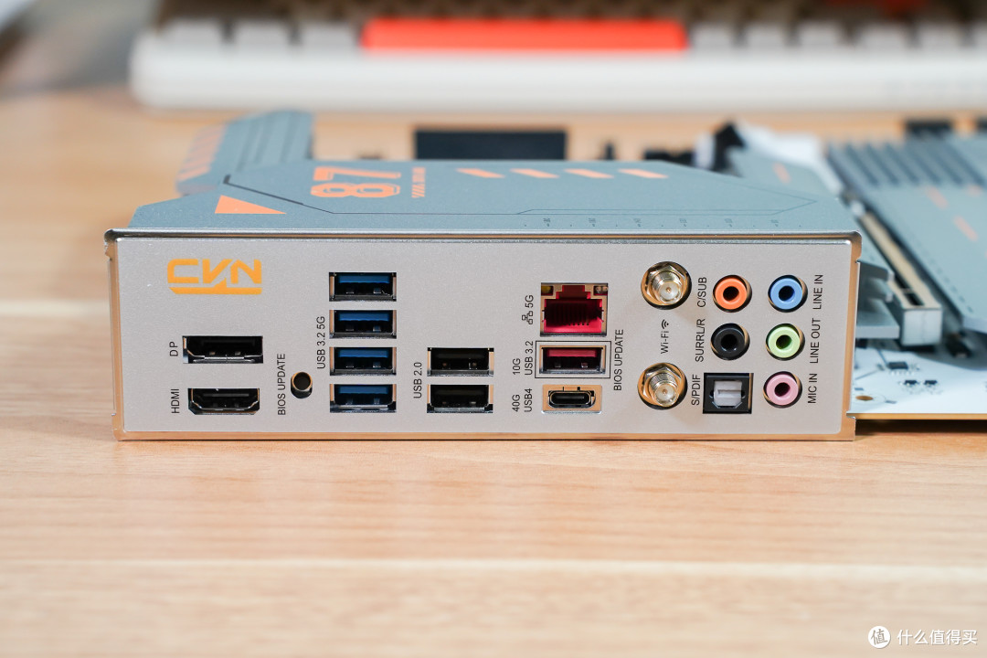 首发评测,四年保固白色漂亮主板,七彩虹CVN X870 ARK FROZEN V14
