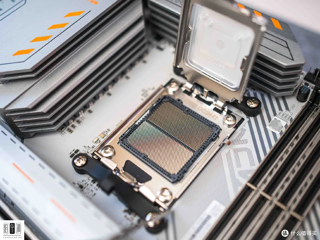 中端板皇诞生记!CVN X870方舟+9950X3D越级绞杀旗舰平台