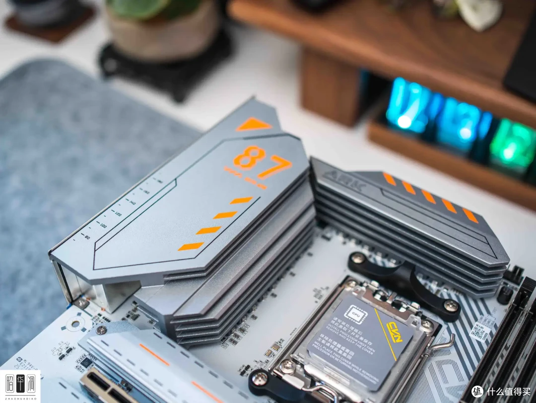 中端板皇诞生记!CVN X870方舟+9950X3D越级绞杀旗舰平台