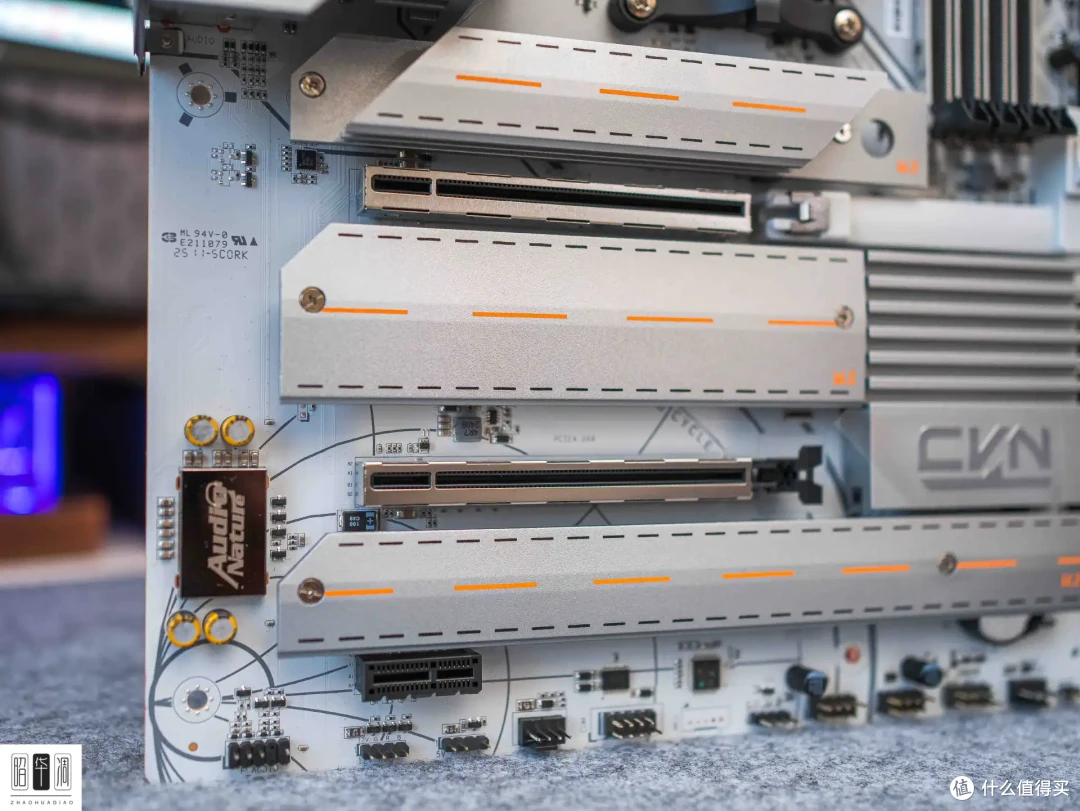 中端板皇诞生记!CVN X870方舟+9950X3D越级绞杀旗舰平台