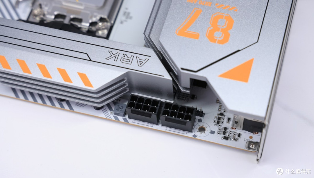 AMD的新宝贝!高颜值电竞主板来了!七彩虹CVN X870 ARK主板评测