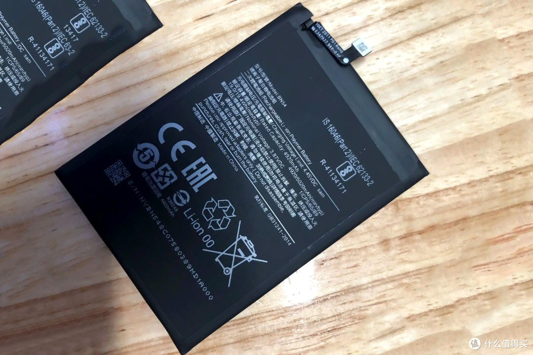 2秒换电满血：反复“穿越”为哪般？手机可拆卸电池的前生今世