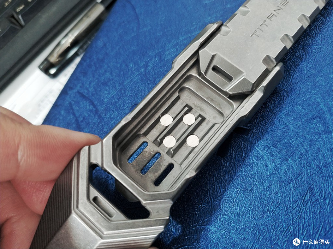 来自赛博未来的多面机械伙伴:TITANER 北斗作钛合金多功能推牌