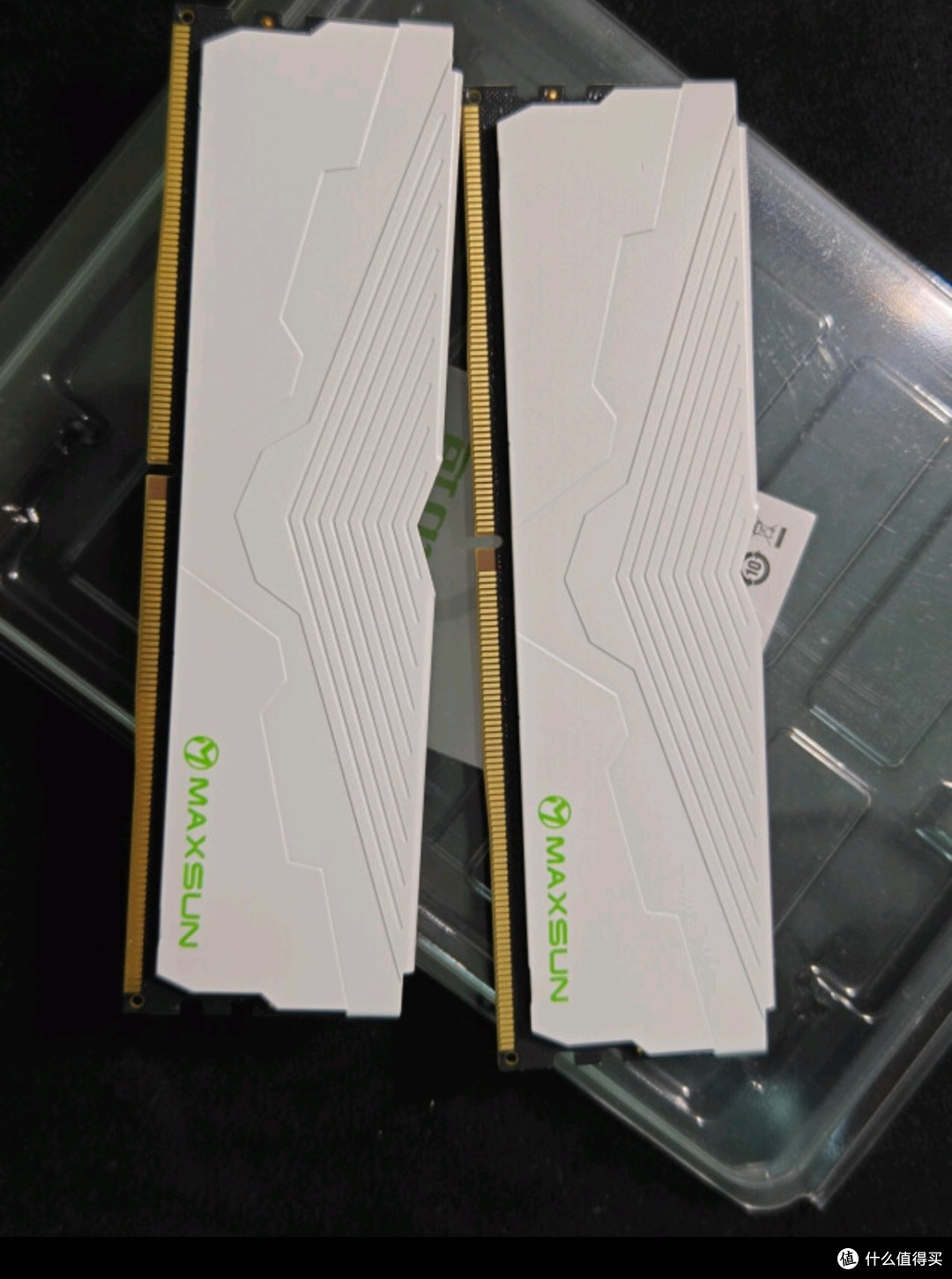 铭瑄(MAXSUN) 16GB DDR4 3200 台式机内存条 W4白猎鹰系列马