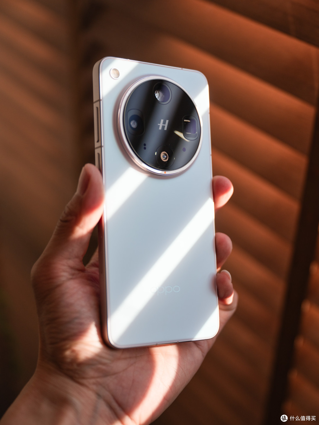 三台 Ultra 实拍对比,为何 OPPO Find X8 Ultra 夜拍这么强?