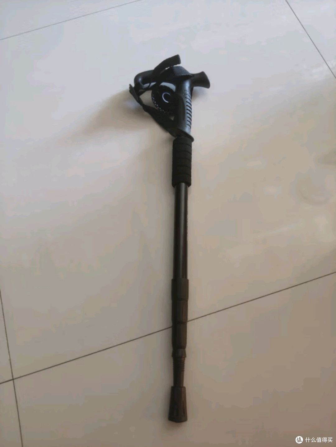 户外防身登山杖:轻盈守护,探险无忧