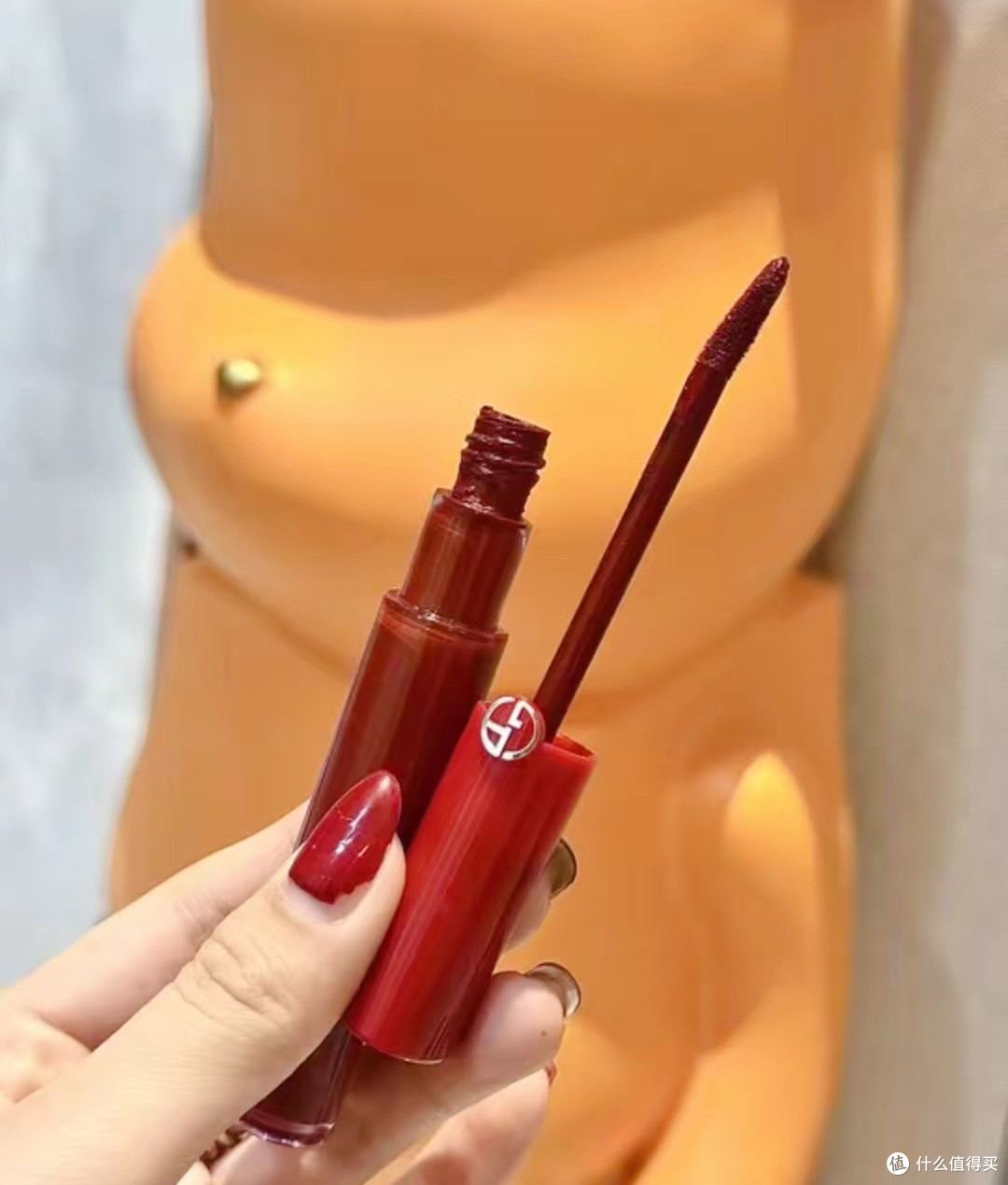 阿玛尼红管唇釉#405：番茄红的显白魔法