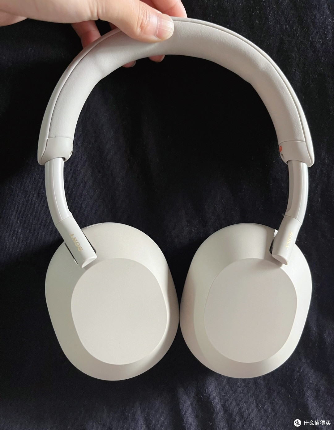 索尼WH-1000XM5:清晰音质,舒适降噪