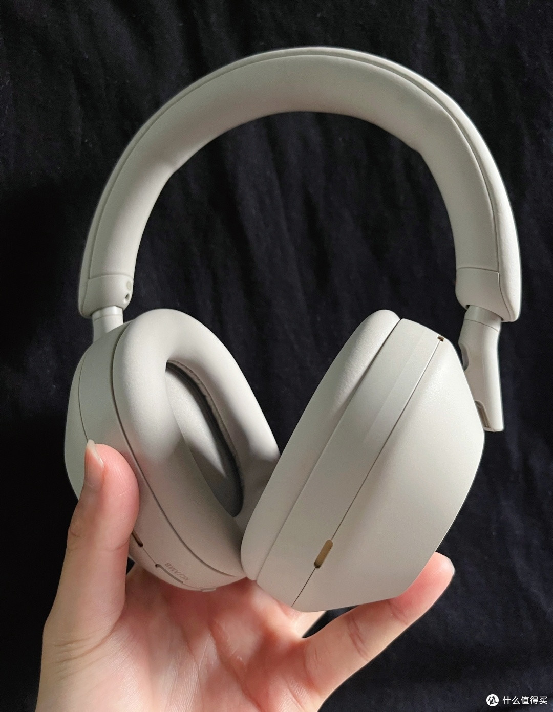 索尼WH-1000XM5:清晰音质,舒适降噪