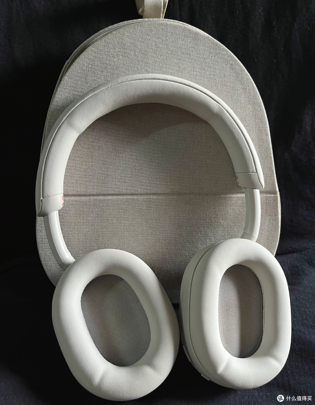 索尼WH-1000XM5:清晰音质,舒适降噪