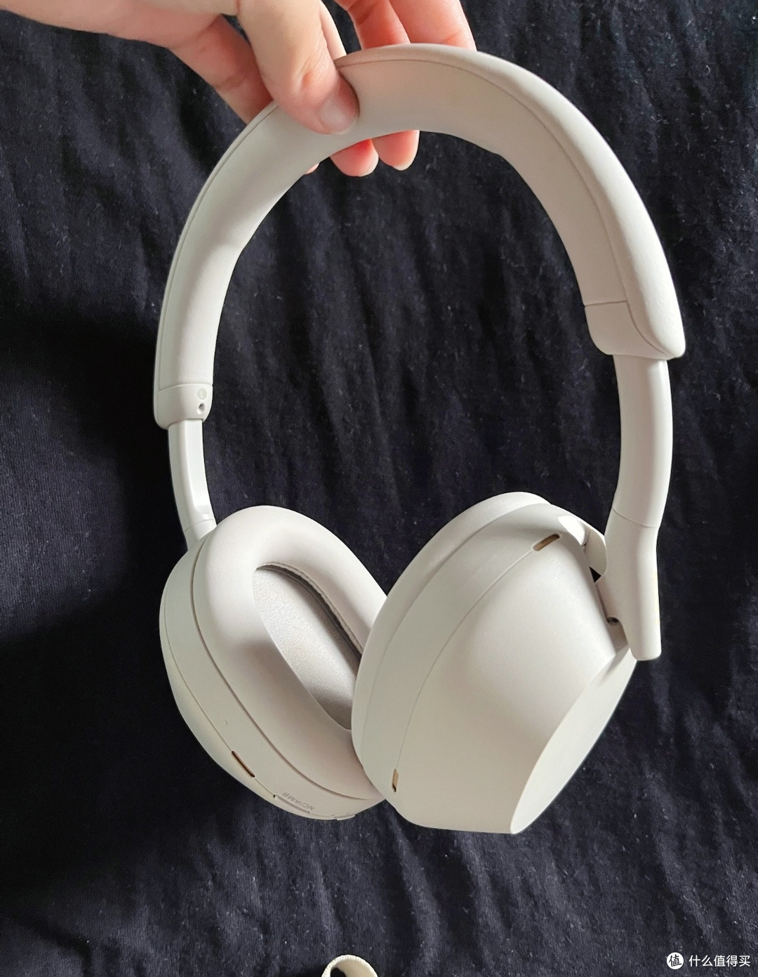 索尼WH-1000XM5:清晰音质,舒适降噪